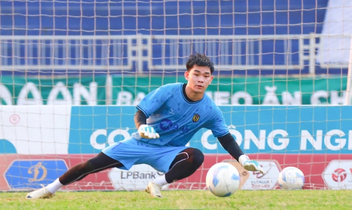 HLV Popov chiêu mộ thủ môn siêu chất lượng tại Viettel